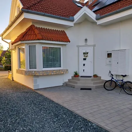 Konukevi Kovacs Vendeghaz 3*