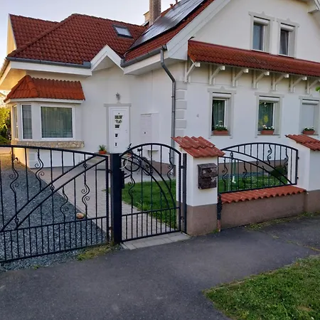 Kovacs Vendeghaz Konukevi