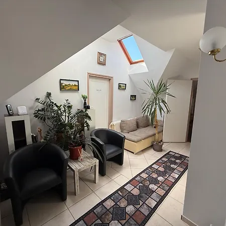 Kovacs Vendeghaz Konukevi 3*